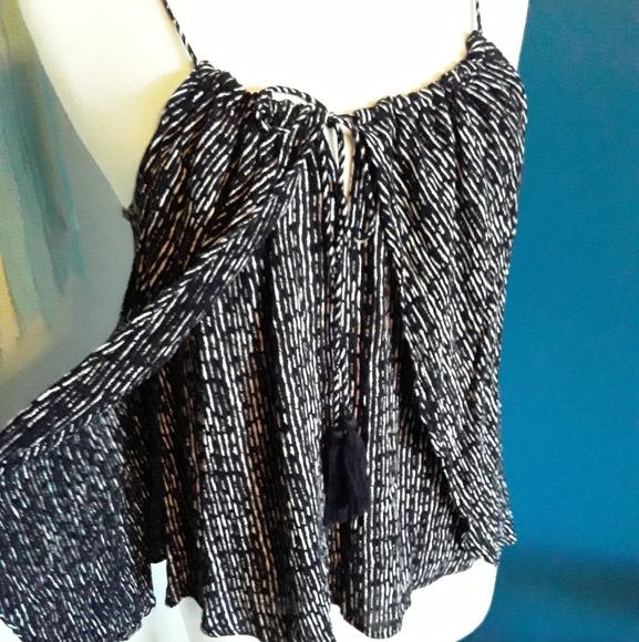 Beautiful flowy O'Neal top - Picture 7 of 8